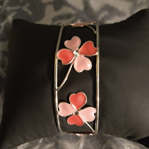 Floral pink and silver wire cuff bracelet - Picture 5 of 16